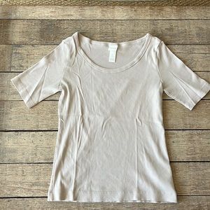 NWOT H&M short sleeve scoop neck ribbed tee